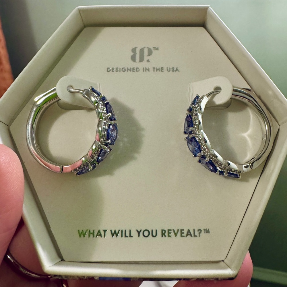 Bomb Party : Light Tanzanite Cubic Zirconiania Earrings